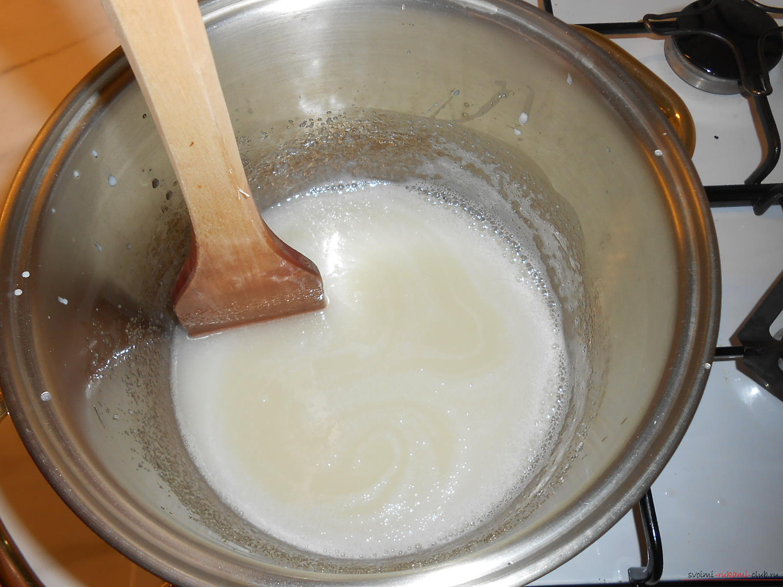 Мастер-класс научит печь пряники в домашних условиях, сахарная глазурь которых защитит их от черствения.. Фото №24